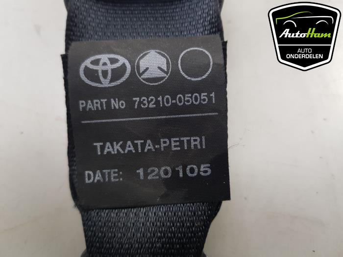 Front seatbelt, right from a Toyota Avensis Wagon (T25/B1E) 2.0 16V VVT-i D4 2005