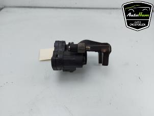 Used Rear brake calliper, right Volkswagen Golf VIII (CD1) 1.0 TSI 12V Price € 95,00 Margin scheme offered by AutoHam