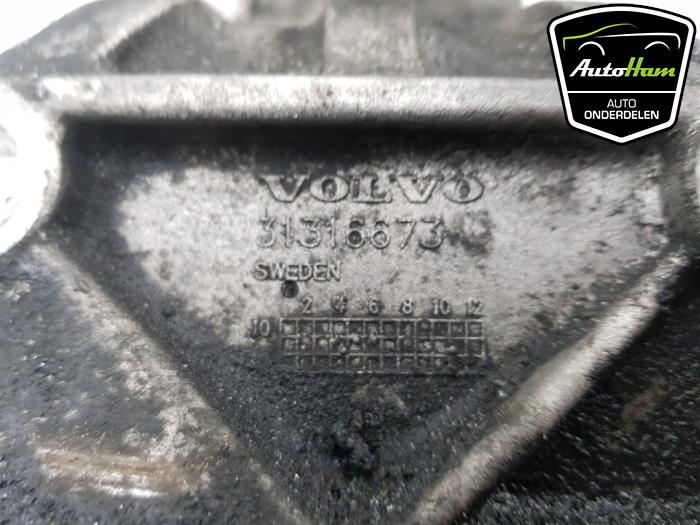 Wspornik pompy klimatyzacji z Volvo V70 (BW) 2.0 D4 20V 2013