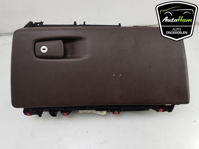 Begagnade Handskfack BMW X5 (F15) xDrive 35d 3.0 24V Pris € 75,00 Marginaltabell erbjuds av AutoHam