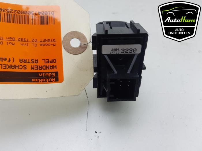Parking brake switch Opel Astra J GTC 1.4 Turbo 16V ecoFLEX 140
