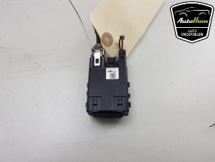 Used Card reader SD Opel Astra J GTC (PD2/PF2) 1.4 Turbo 16V ecoFLEX 140 Price € 15,00 Margin scheme offered by AutoHam
