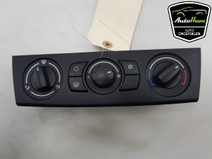 Używane Panel sterowania nagrzewnicy BMW 1 serie (E87/87N) 116i 1.6 16V Cena € 40,00 Procedura marży oferowane przez AutoHam