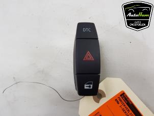Usados Interruptor de luz de pánico BMW 1 serie (E87/87N) 116i 1.6 16V Precio € 10,00 Norma de margen ofrecido por AutoHam