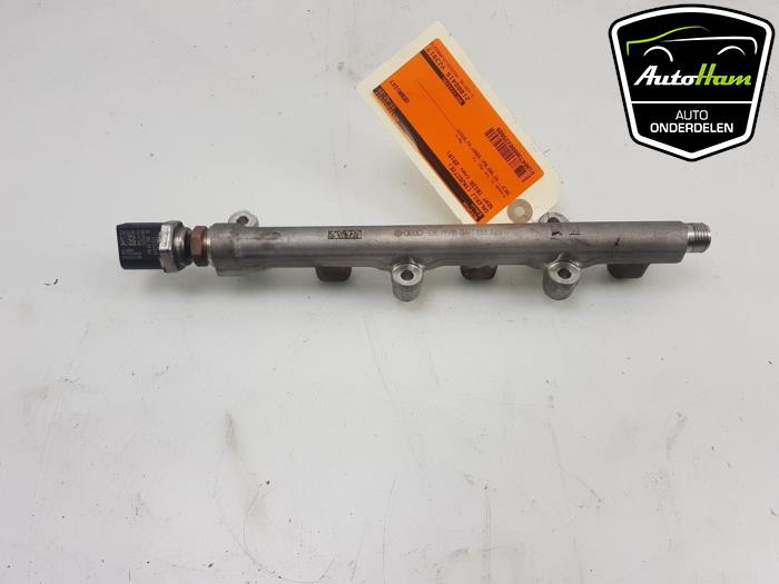 Fuel injector nozzle from a Seat Ibiza V (KJB) 1.0 TSI 12V 2019