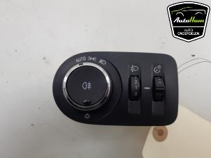 Used Light switch Opel Combo Cargo 1.5 CDTI 100 Price € 25,00 Margin scheme offered by AutoHam