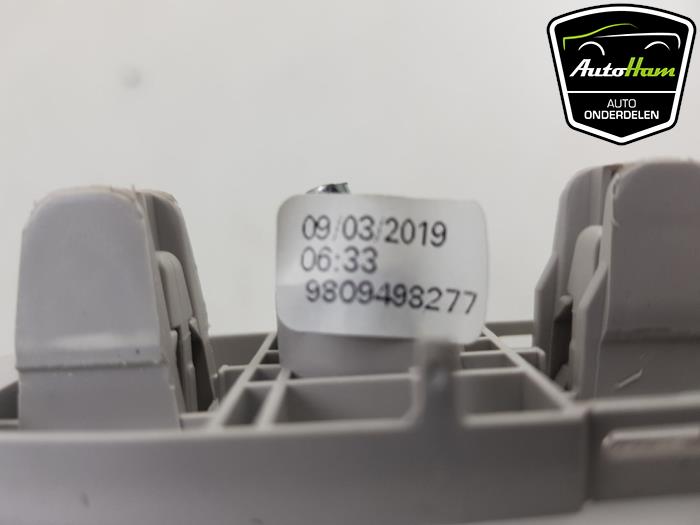 Oslona przeciwsloneczna z Opel Combo Cargo 1.5 CDTI 100 2019