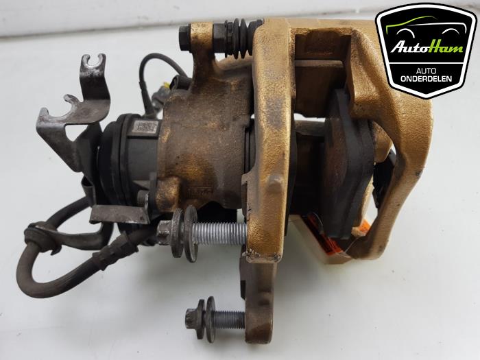 Rear brake calliper, right from a BMW 5 serie (G30) M5 Competition 4.4 V8 32V TwinPower Turbo 2020