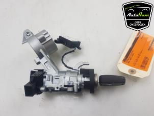 Used Ignition lock + key Opel Adam 1.4 16V Ecoflex, Ecotec LPG Price € 50,00 Margin scheme offered by AutoHam