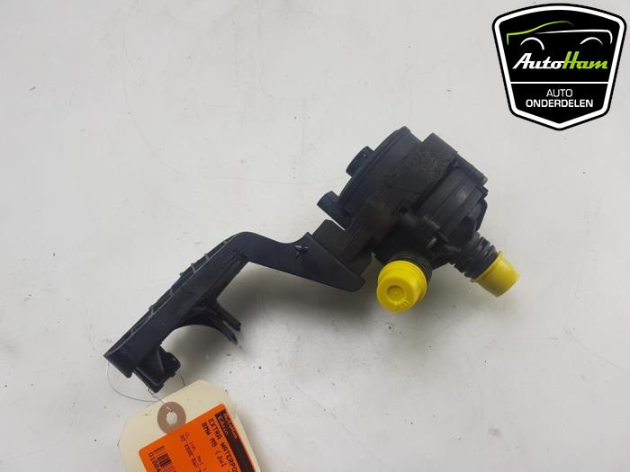 Begagnade Extra vattenpump BMW 5 serie (G30) M5 Competition 4.4 V8 32V TwinPower Turbo Pris € 45,00 Marginaltabell erbjuds av AutoHam