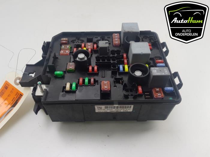 Fuse box Opel Adam 1.4 16V Ecoflex, Ecotec LPG 39071624 GM