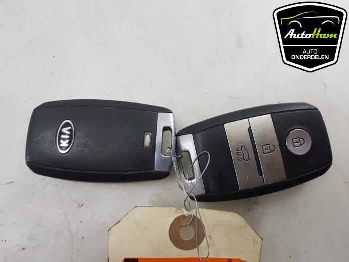 Używane Klucz Kia Cee'd (JDB5) 1.6 GDI 16V Cena € 75,00 Procedura marży oferowane przez AutoHam
