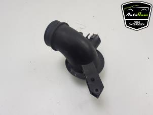 Luftmengenmesser van een Ford Focus 3 Wagon 1.0 Ti-VCT EcoBoost 12V 100 2015