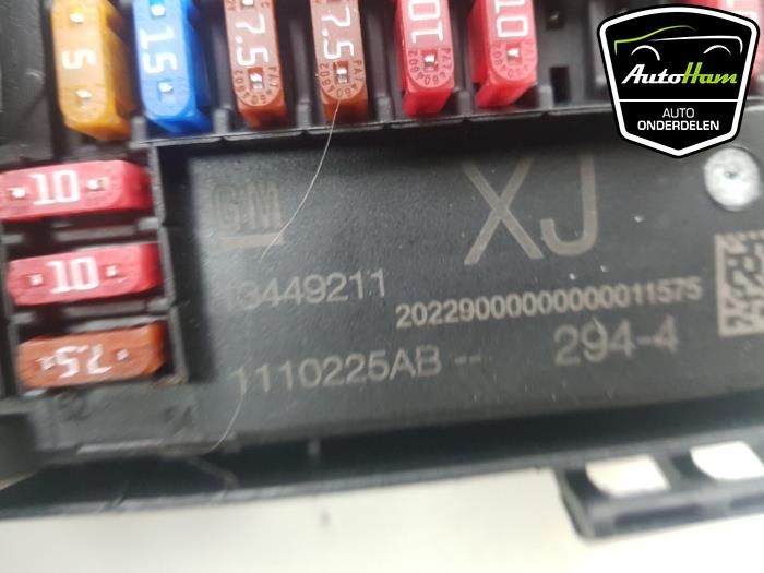 Fuse box Opel Zafira Tourer 2.0 CDTI 16V 130 Ecotec 13449211 GM