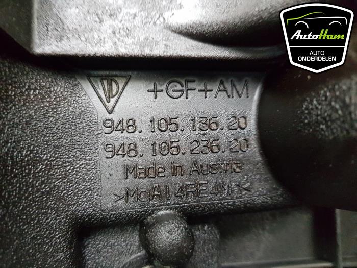 Ventildeckel van een Porsche Panamera (970) 4.8 V8 32V 4S 2009