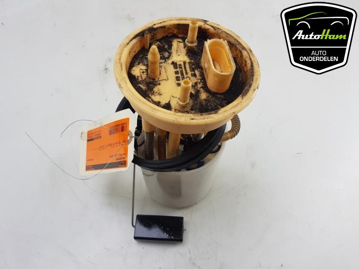 Bomba de alimentación de un Volkswagen Polo V (6R) 1.4 TDI 12V 90 2015
