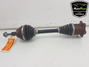 Used Front drive shaft, left Volkswagen Golf VII (AUA) 2.0 TDI 150 16V Price on request offered by AutoHam