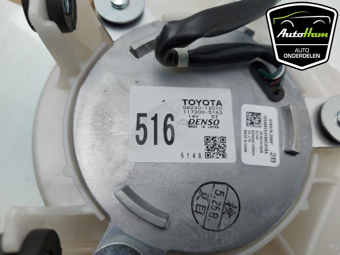 Accu ventilator from a Toyota Auris Touring Sports (E18) 1.8 16V Hybrid 2016