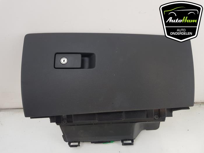 Begagnade Handskfack Volvo V70 (BW) 2.5 FT 20V Pris € 35,00 Marginaltabell erbjuds av AutoHam