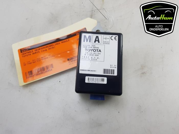 Central door locking module from a Toyota Auris Touring Sports (E18) 1.8 16V Hybrid 2016