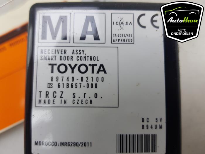 Módulo de cierre centralizado de un Toyota Auris Touring Sports (E18) 1.8 16V Hybrid 2016