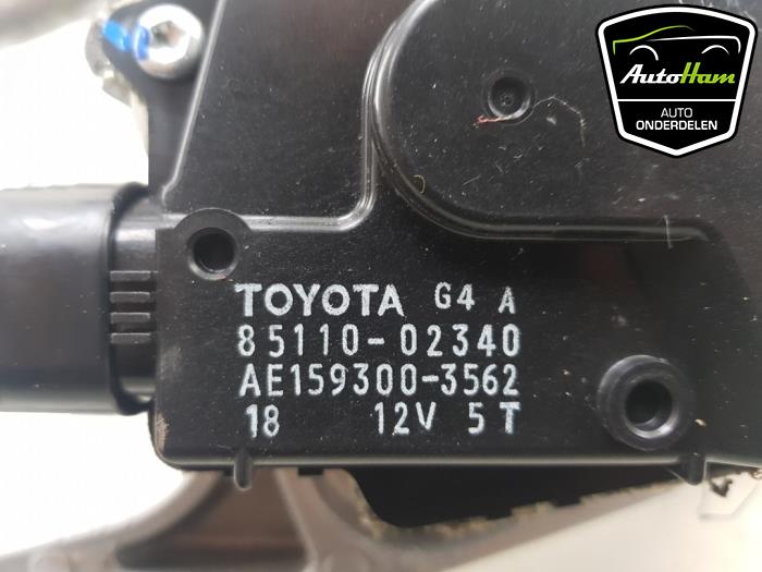 Moteur + mécanisme d'essuie glace d'un Toyota Auris Touring Sports (E18) 1.8 16V Hybrid 2016
