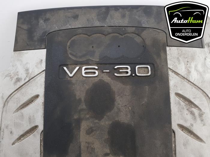 Engine protection panel from a Audi Q7 (4LB) 3.0 TDI V6 24V 2007