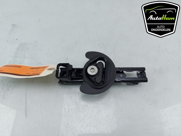 Seatbelt height adjuster