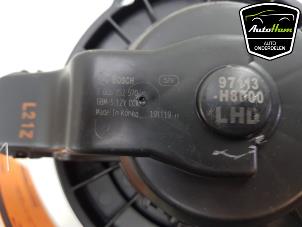 Gebrauchte Heizung Belüftungsmotor Kia Stonic (YB) 1.0i T-GDi 12V Preis € 50,00 Margenregelung angeboten von AutoHam