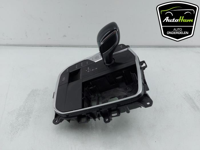 Automatic gear selector from a BMW 1 serie (F40) 118d 2.0 16V 2019