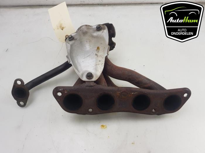 Exhaust manifold from a Toyota Auris Touring Sports (E18) 1.8 16V Hybrid 2016