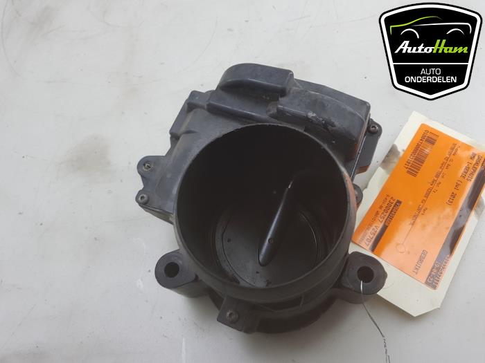 Throttle body from a BMW 1 serie (F21) 116i 1.6 16V 2013