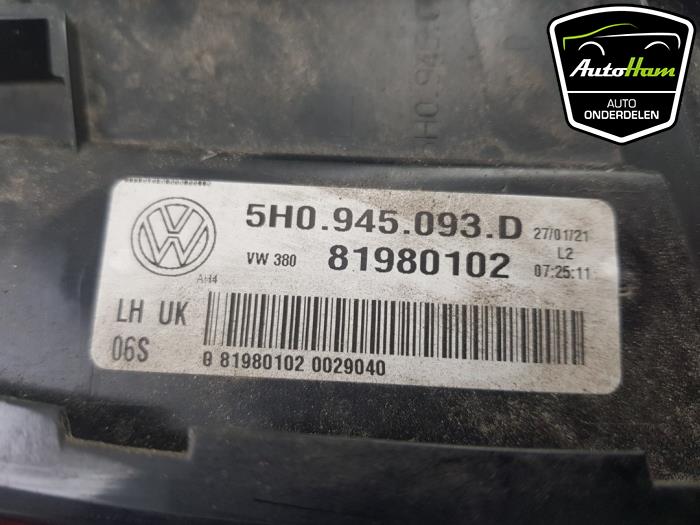 Taillight, left from a Volkswagen Golf VIII (CD1) 1.5 TSI BlueMotion 16V 2021