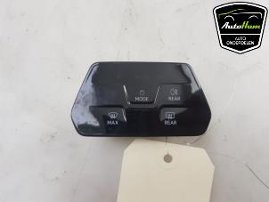 Usados Interruptor de luz de pánico Volkswagen Golf VIII (CD1) 1.5 TSI BlueMotion 16V Precio de solicitud ofrecido por AutoHam