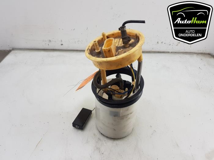 Bomba de alimentación de un Volkswagen Touran (1T3) 1.6 TDI 16V 2015