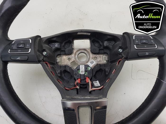Steering wheel from a Volkswagen Touran (1T3) 1.6 TDI 16V 2015