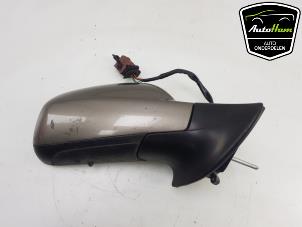 Used Wing mirror, right Peugeot 407 SW (6E) 1.8 16V Price € 60,50 Inclusive VAT offered by AutoHam