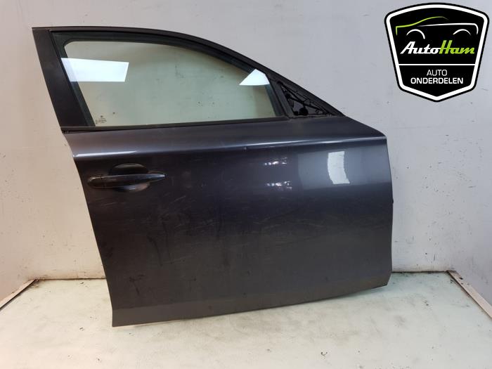 Front door 4-door, right BMW 1 serie 118d 16V A22 - 41515A2A382