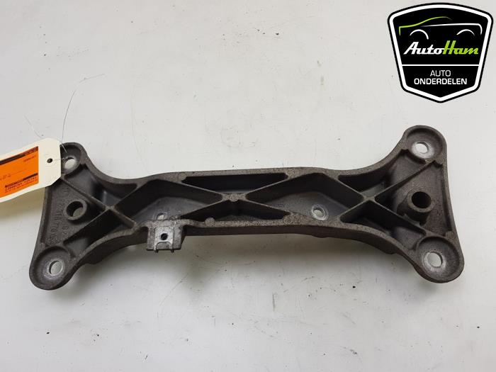 Gearbox mount from a BMW 3 serie (E90) 318i 16V 2007