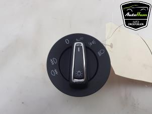 Usados Interruptor de luz Seat Leon (5FB) 1.4 TSI Ecomotive 16V Precio € 10,00 Norma de margen ofrecido por AutoHam