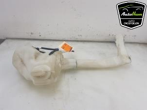 Used Front windscreen washer reservoir Peugeot 207 CC (WB) 1.6 16V Price € 20,00 Margin scheme offered by AutoHam