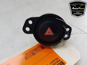 Gebrauchte Panikbeleuchtung Schalter Peugeot 108 1.0 12V VVT-i Preis € 10,00 Margenregelung angeboten von AutoHam