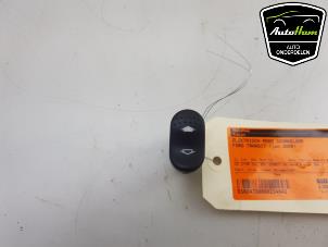 Usados Interruptor de ventanilla eléctrica Ford Transit 2.2 TDCi 16V Precio € 15,00 Norma de margen ofrecido por AutoHam