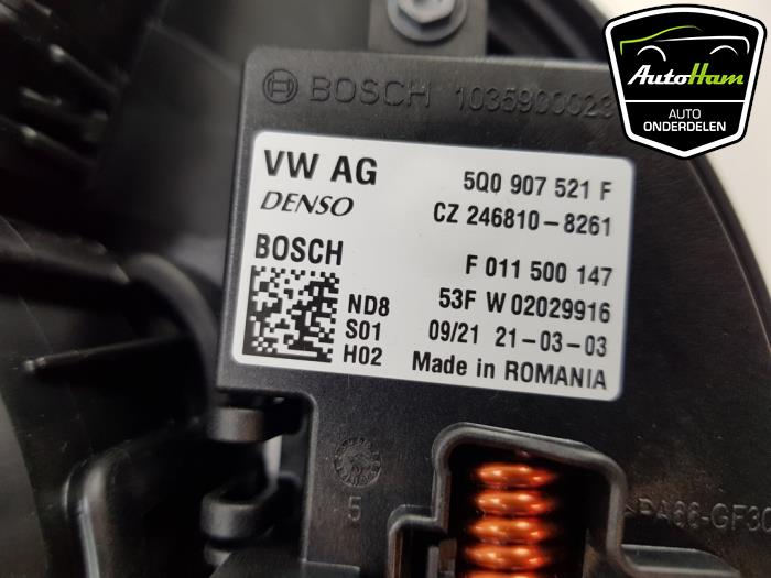 Motor de ventilador de calefactor de un Volkswagen Golf VIII Variant (GC5) 1.0 eTSI 12V 2021