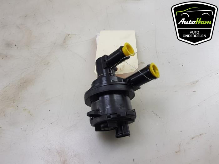 Begagnade Extra vattenpump Toyota RAV4 (A4) 2.5 Hybrid 16V VVT-i 4x4 Pris € 20,00 Marginaltabell erbjuds av AutoHam