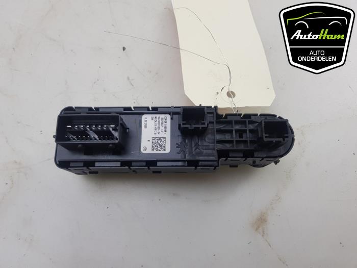 Electric window switch from a Opel Corsa F (UB/UH/UP) 1.2 Turbo 12V 100 2020