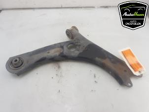 Used Front wishbone, right Volkswagen Caddy III (2KA,2KH,2CA,2CH) 1.6 TDI 16V Price € 75,00 Margin scheme offered by AutoHam