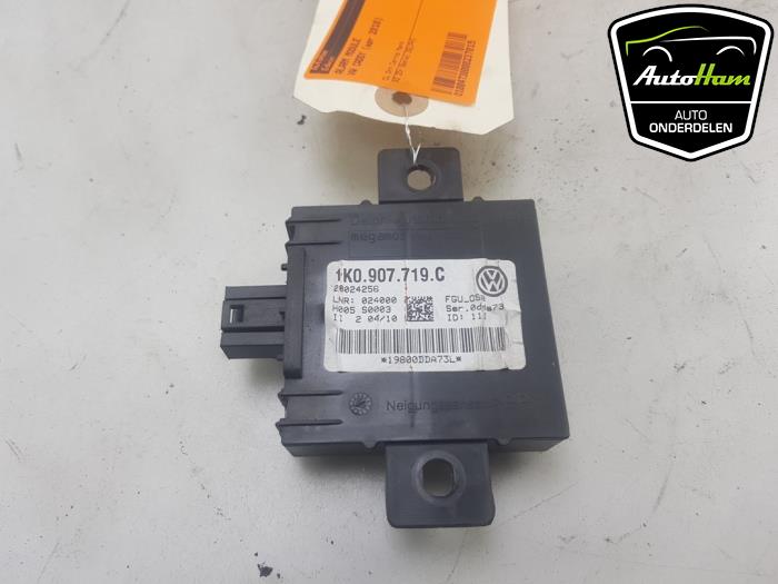 Używane Modul alarmu Volkswagen Caddy III (2KA,2KH,2CA,2CH) 2.0 TDI DPF Cena € 15,00 Procedura marży oferowane przez AutoHam
