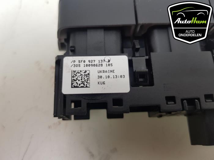 Start/stop switch from a Seat Leon (5FB) 1.6 TDI Ecomotive 16V 2014