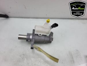 Used Master cylinder Volkswagen Multivan T7 2.0 TSI 16V Price on request offered by AutoHam